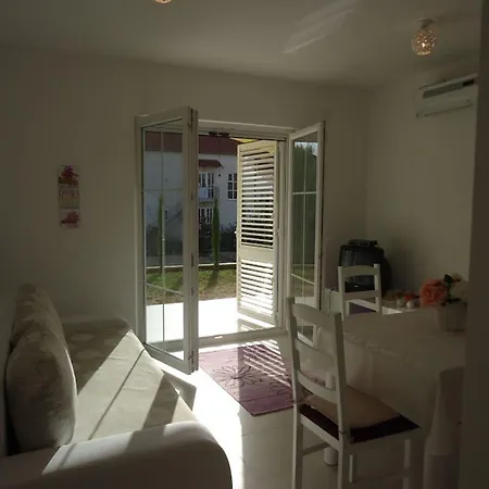 Apartment Mirjana *