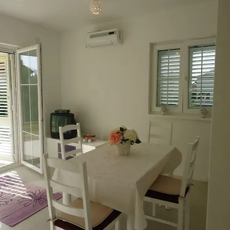 Apartment Mirjana Pakostane
